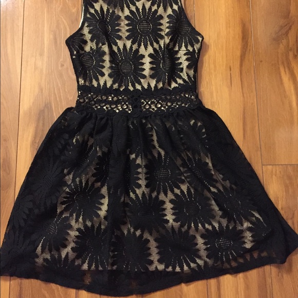 Dress - Picture 2 of 4